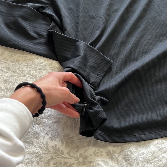 Under Armour Hooded Run Shirt - Picture 3 of 6